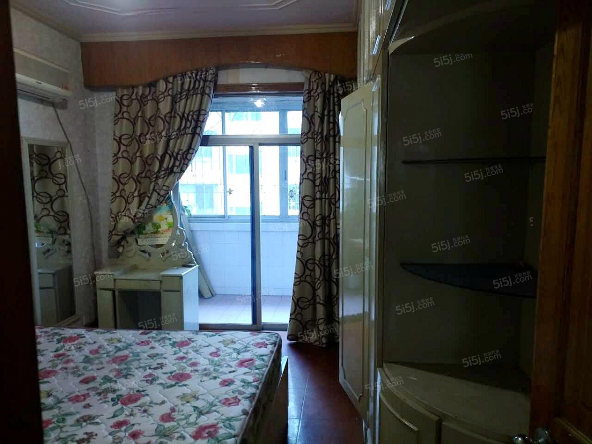 滨江西兴官河公寓  学校就在家门口,有个储藏室80平
