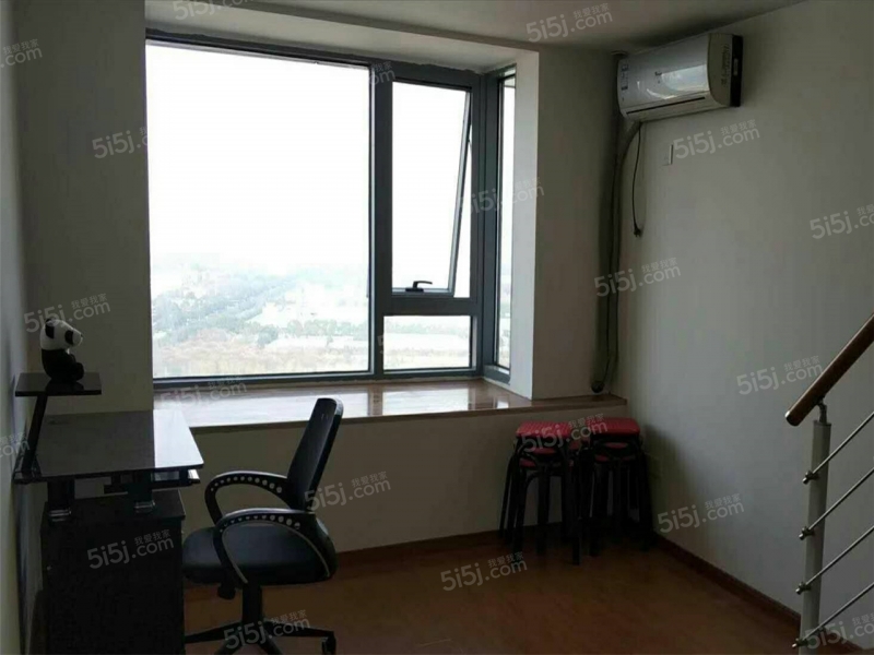 南京工业大学明发新城中心二室一厅精装修电梯房