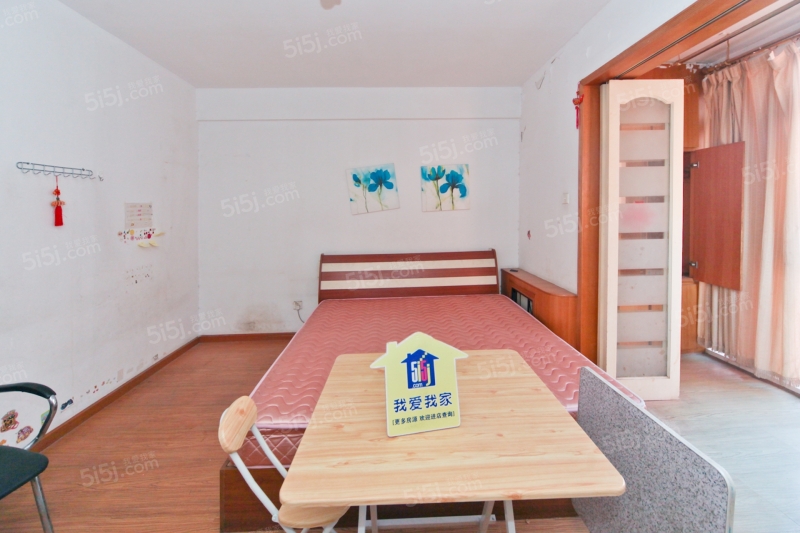 龙海公寓三室，河西一片湘江道，业主诚意出售，看房提前联系