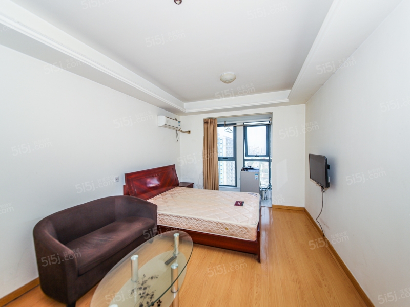 苏州湾吾悦公寓-房东自己装修的朝东中间楼层，租金丰厚。